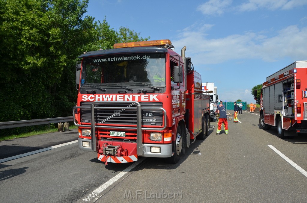 Schwerer VU A 1 Rich Koeln hinter AS Burscheid P343.JPG - Miklos Laubert
